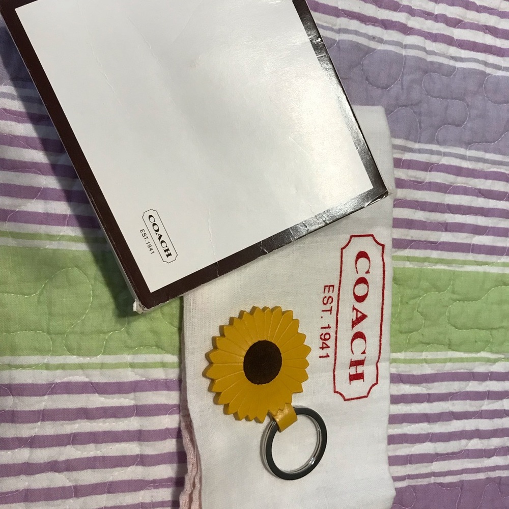 Coach Leather Flower Keychain nwot